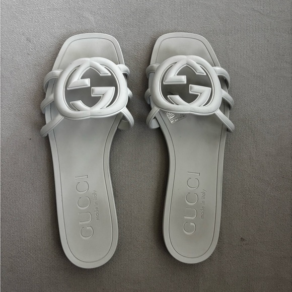 Gucci White Slide Sandals with GG Logo - Picture 1 of 4